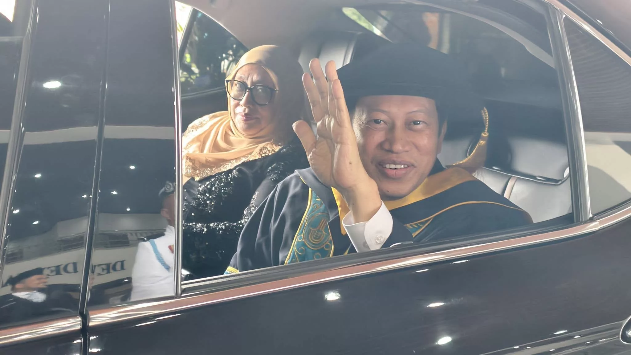 Datuk Seri Dr. Ahmad Maslan Raih PhD Komunikasi UUM Pada Usia 59 Tahun