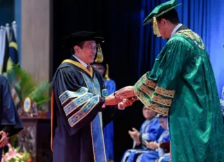 Datuk Seri Dr. Ahmad Maslan Raih PhD Komunikasi UUM Pada Usia 59 Tahun