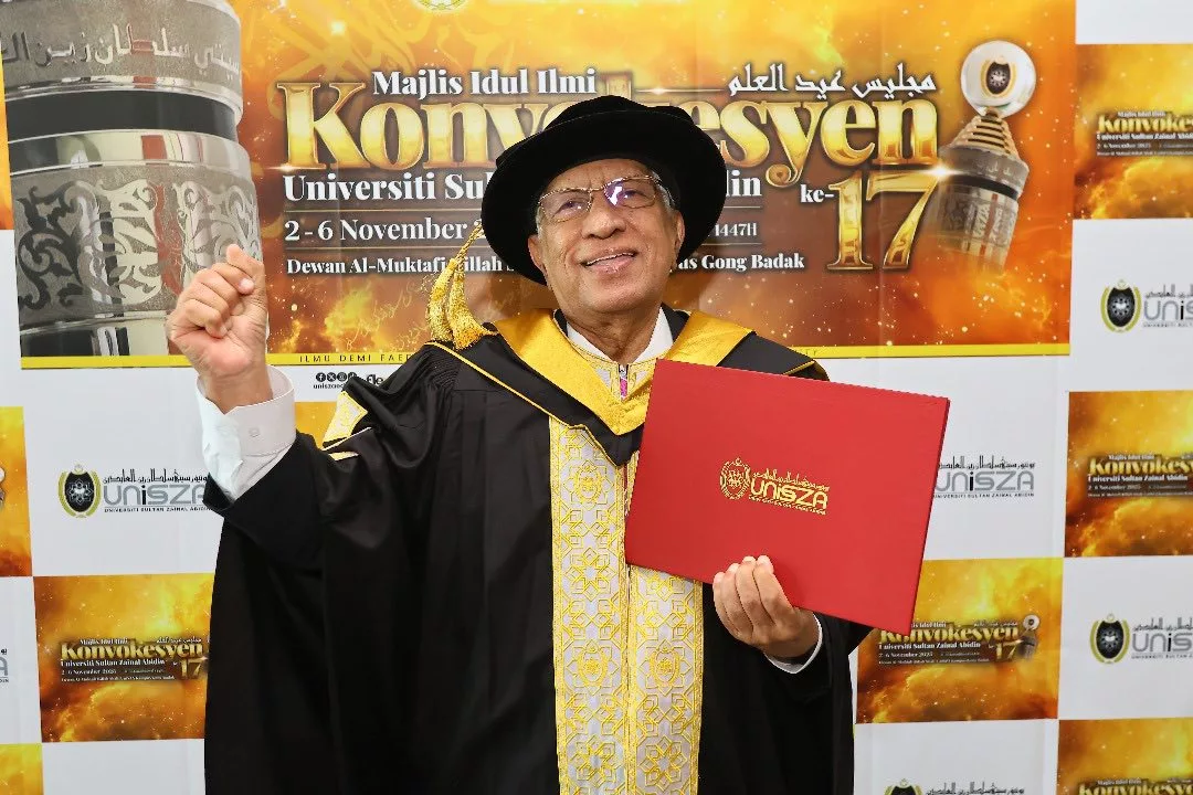 Inspirasi Luar Biasa! Datuk Dr. Victor Isaacs Raih PhD Undang-Undang Pada Usia 85 Tahun 5 Inspirasi Luar Biasa! Datuk Dr. Victor Isaacs Raih PhD Undang-Undang Pada Usia 85 Tahun