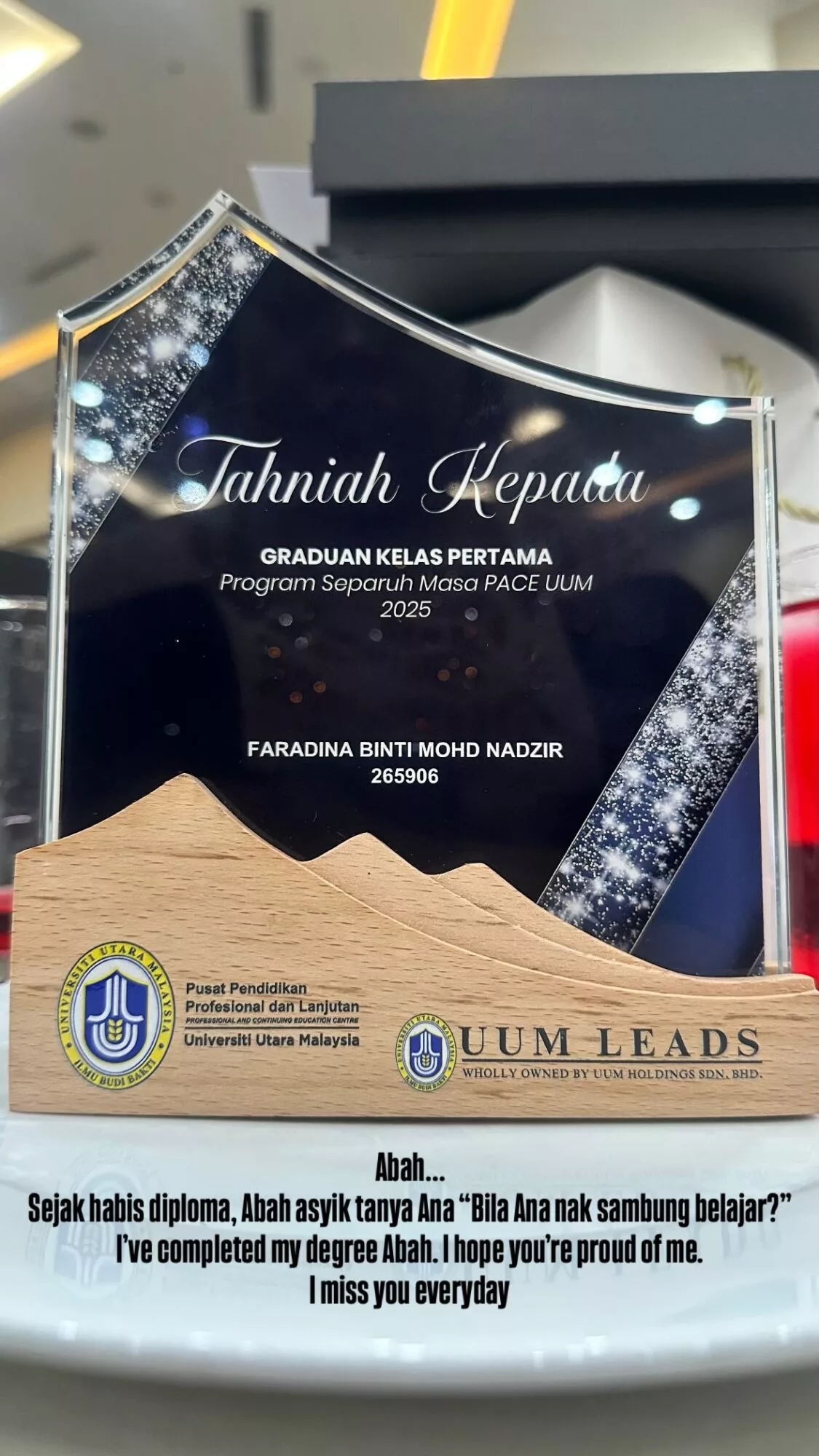 “I’ve Completed My Degree Abah…” Dina Nadzir Raih Anugerah Graduan Kelas Pertama UUM! Tahniah!