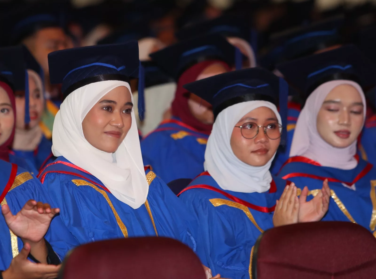 Lawan Kanser, Genggam Ijazah! Fatini Alya Buktikan Tiada Yang Mustahil Dalam Hidup