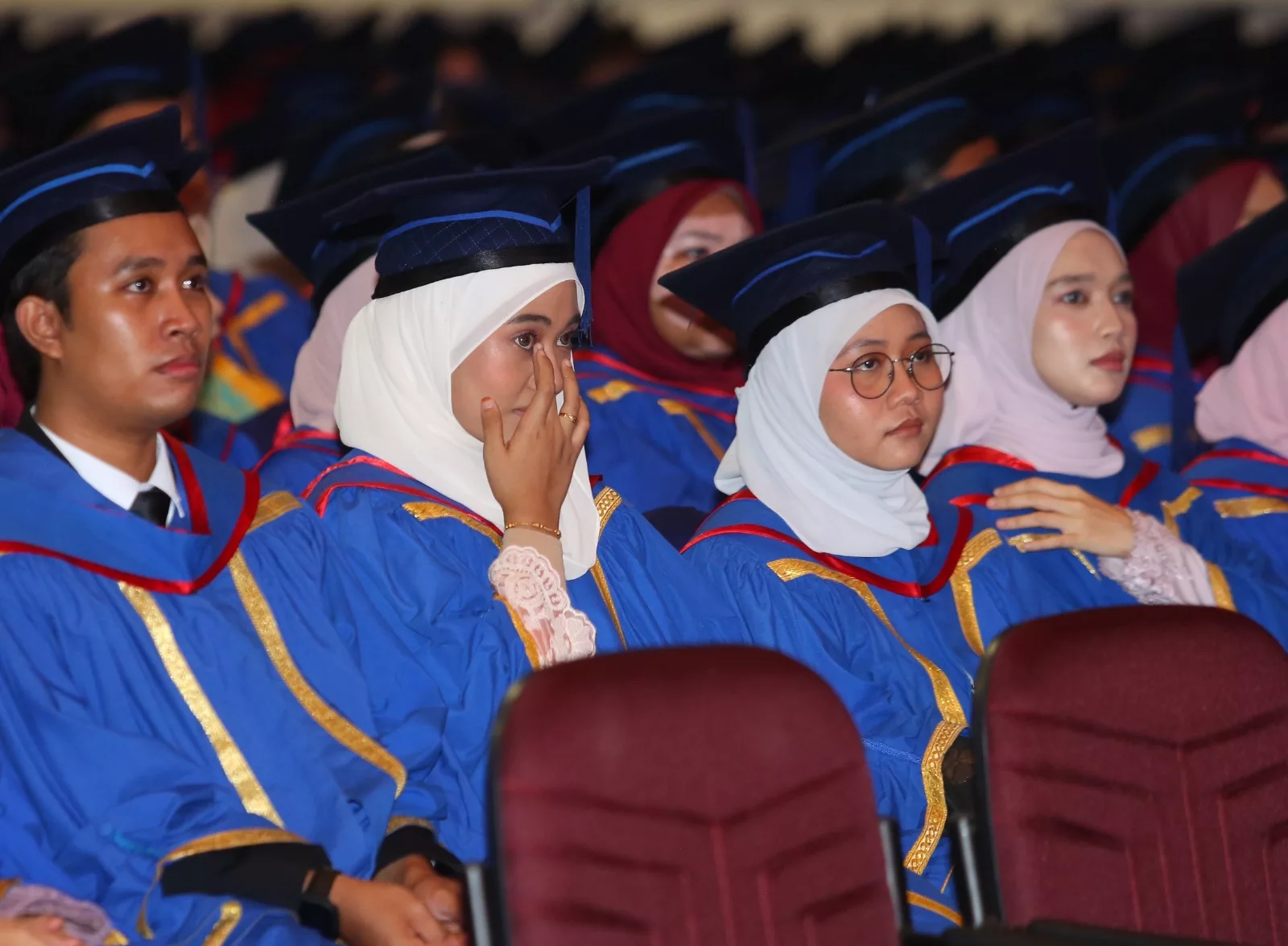 Lawan Kanser, Genggam Ijazah! Fatini Alya Buktikan Tiada Yang Mustahil Dalam Hidup