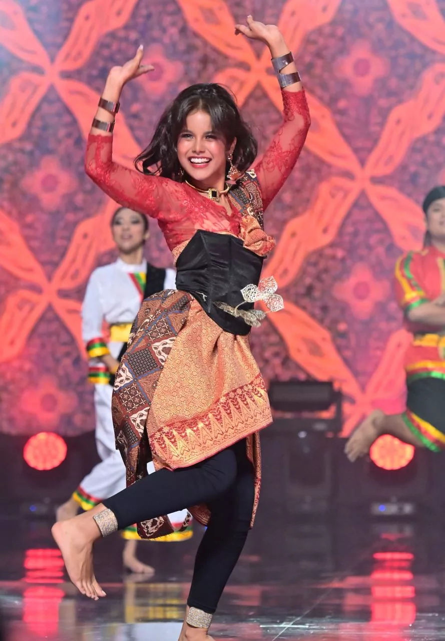 Nylea Dinobatkan Juara Dewi Remaja 2025