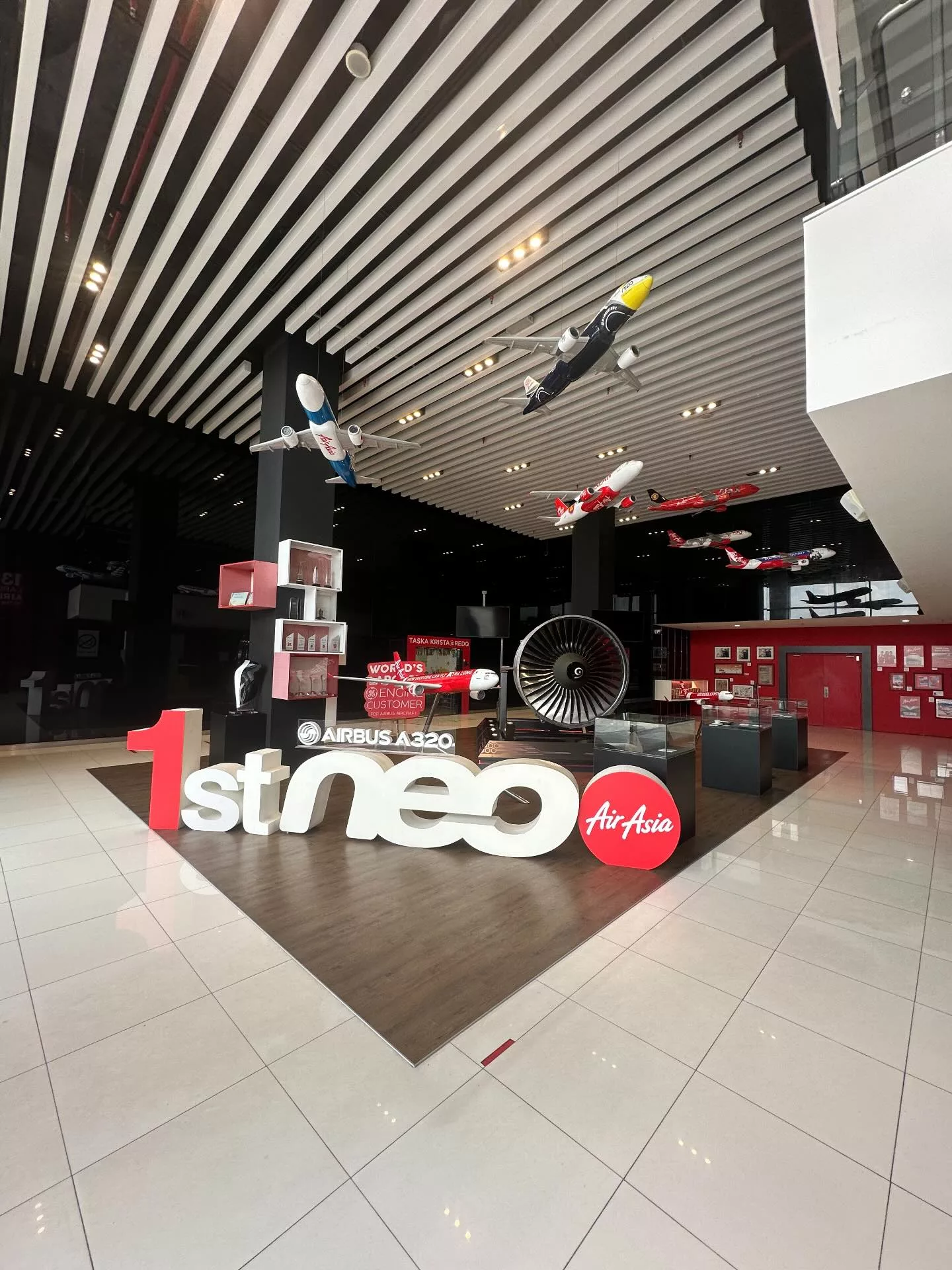 Laluan Jadi Juruterbang Lepasan SPM: Realiti Pahit & Peluang Emas Yang Ramai Tak Tahu 6 Laluan Jadi Juruterbang Lepasan SPM: Realiti Pahit & Peluang Emas Yang Ramai Tak Tahu