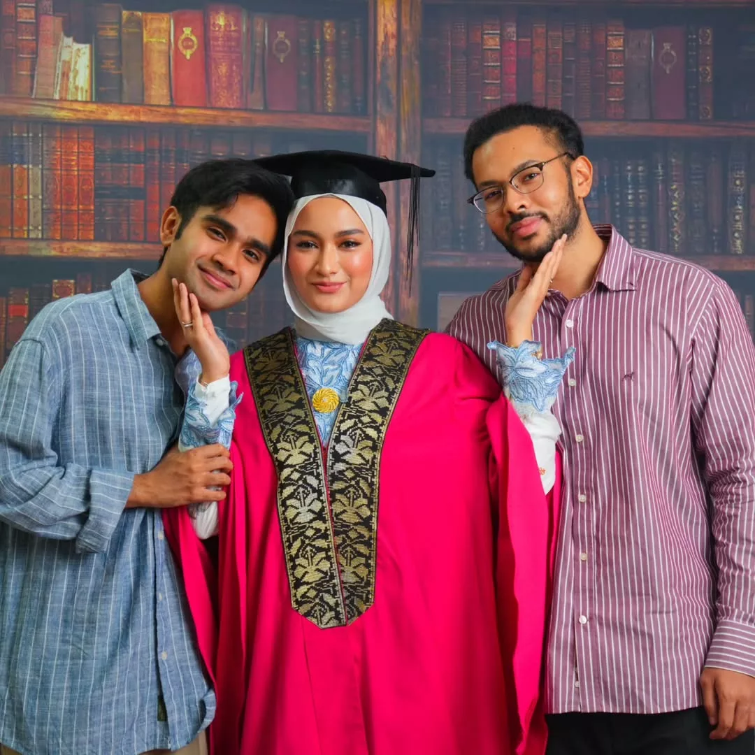 Beauty With Brains! Adik Amira Othman, Dr Nurin Kamilia Raih Perhatian Selepas Tamat Sarjana Muda Pergigian UKM