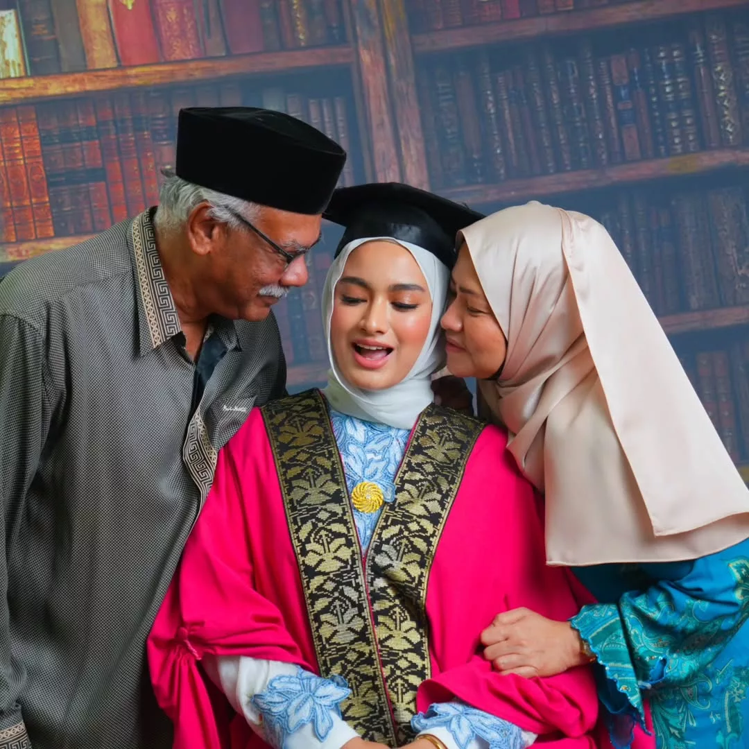 Beauty With Brains! Adik Amira Othman, Dr Nurin Kamilia Raih Perhatian Selepas Tamat Sarjana Muda Pergigian UKM