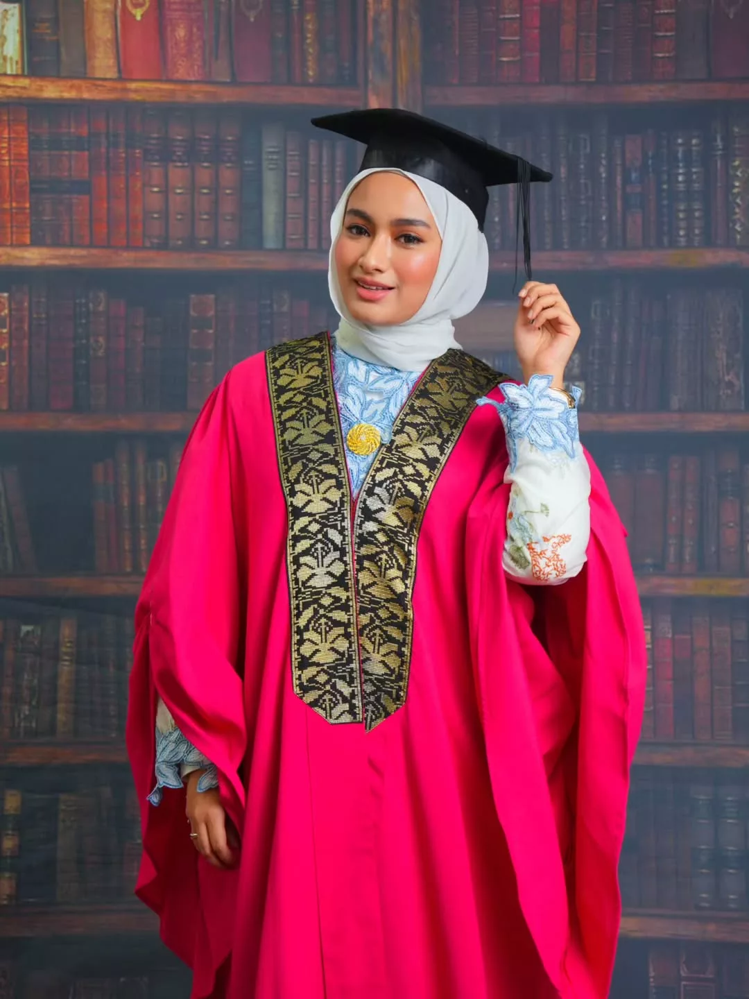 Beauty With Brains! Adik Amira Othman, Dr Nurin Kamilia Raih Perhatian Selepas Tamat Sarjana Muda Pergigian UKM