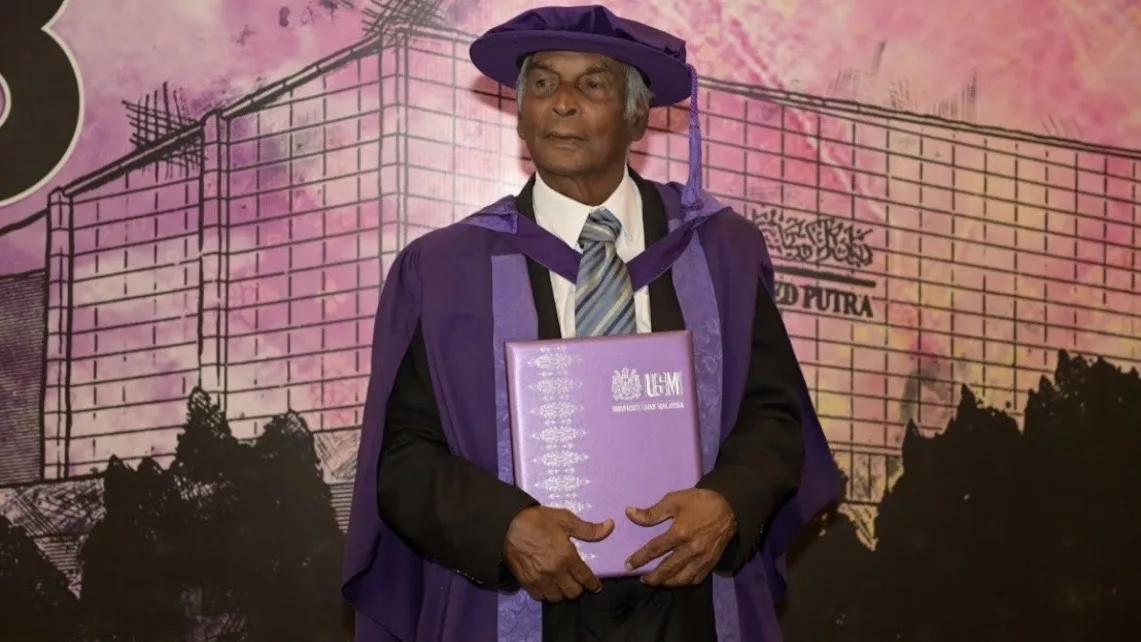 Peguam Berjaya Raih PhD Pada Usia 86 Tahun, Bukti Semangat Belajar Tak Pernah Pudar
