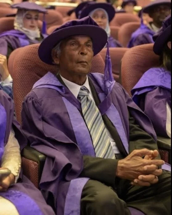 Peguam Berjaya Raih PhD Pada Usia 86 Tahun, Bukti Semangat Belajar Tak Pernah Pudar