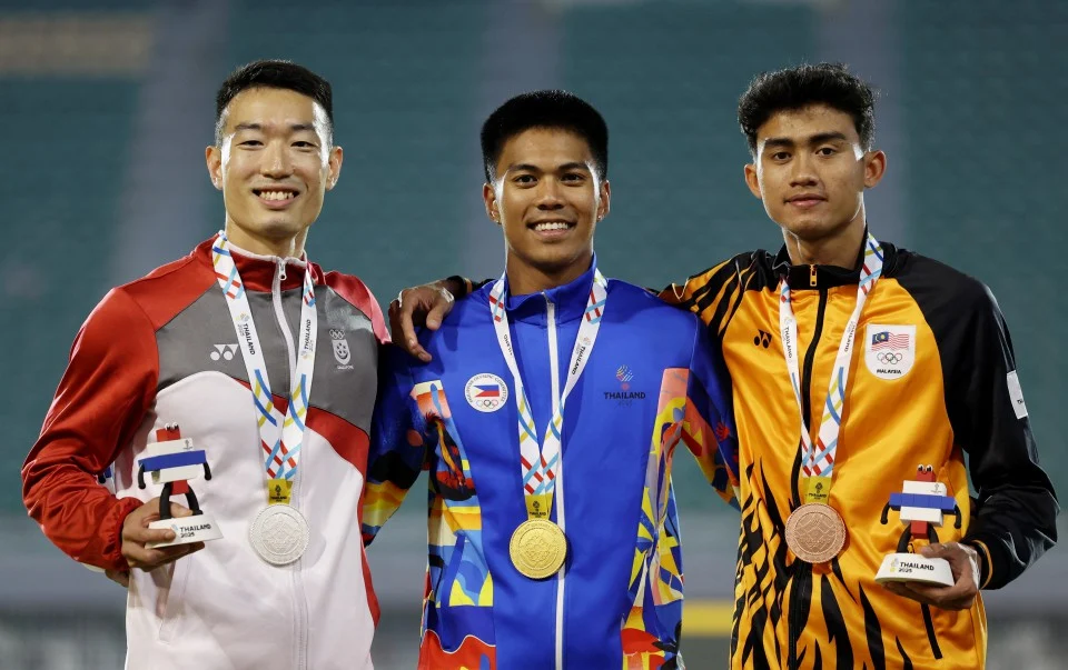 Bukan Lahir Senang, Tapi Tak Pernah Mengalah —Kisah Inspirasi Armin Zahryl 7 Bukan Lahir Senang, Tapi Tak Pernah Mengalah —Kisah Inspirasi Armin Zahryl