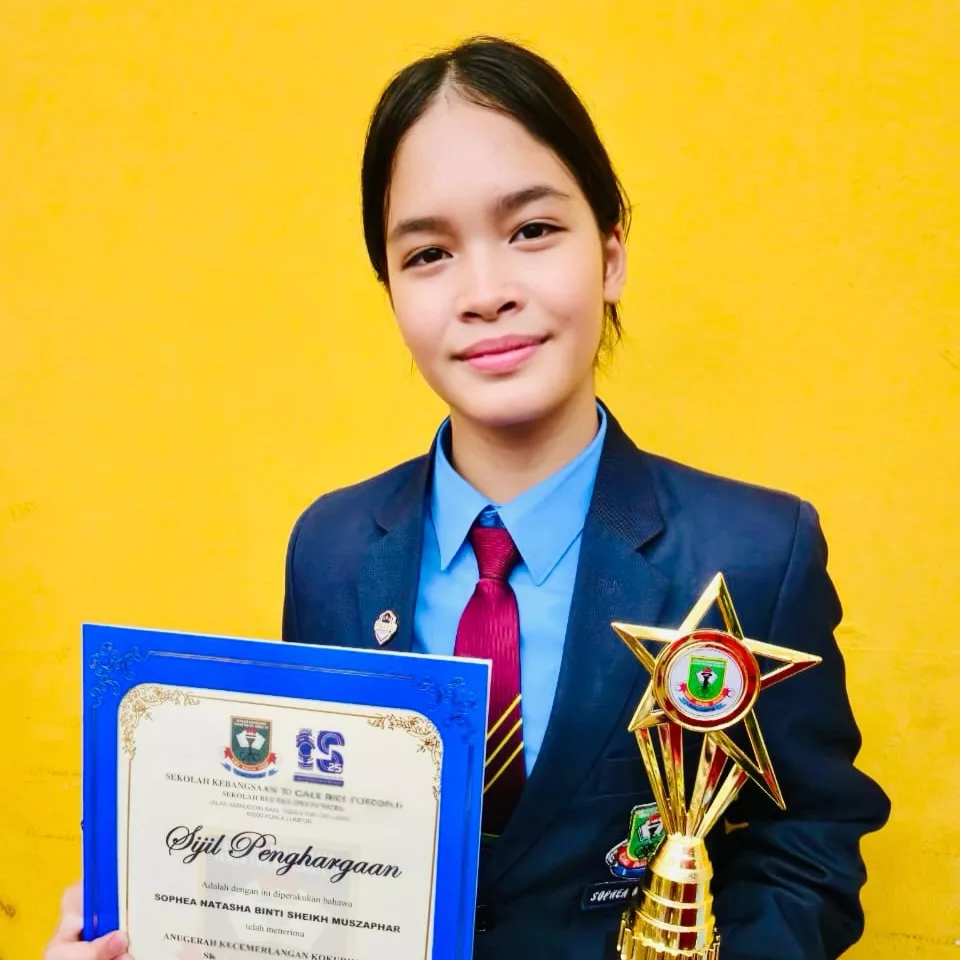 “Daddy Sangat Bangga Dengan Kamu Semua” –Dr Sheikh Muszaphar Syukur Kejayaan Anak-Anak Di Sekolah 11 “Daddy Sangat Bangga Dengan Kamu Semua” –Dr Sheikh Muszaphar Syukur Kejayaan Anak-Anak Di Sekolah