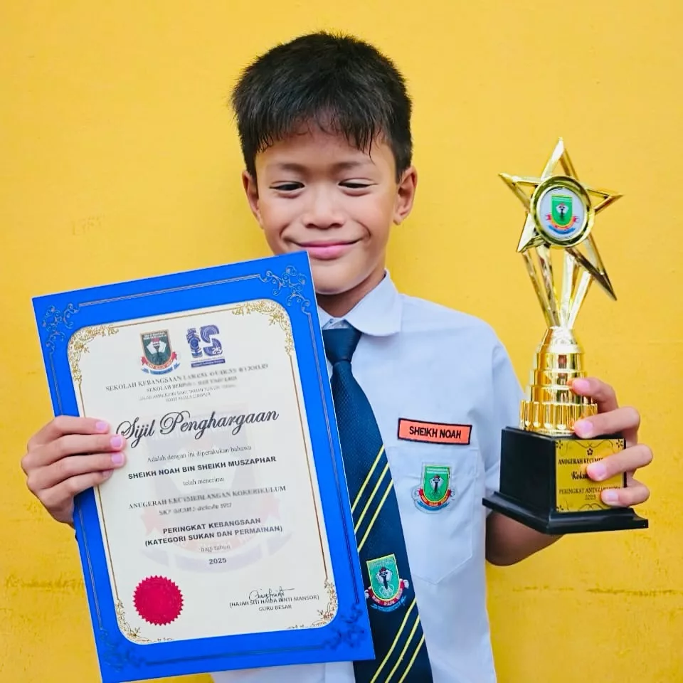 “Daddy Sangat Bangga Dengan Kamu Semua” –Dr Sheikh Muszaphar Syukur Kejayaan Anak-Anak Di Sekolah 9 “Daddy Sangat Bangga Dengan Kamu Semua” –Dr Sheikh Muszaphar Syukur Kejayaan Anak-Anak Di Sekolah