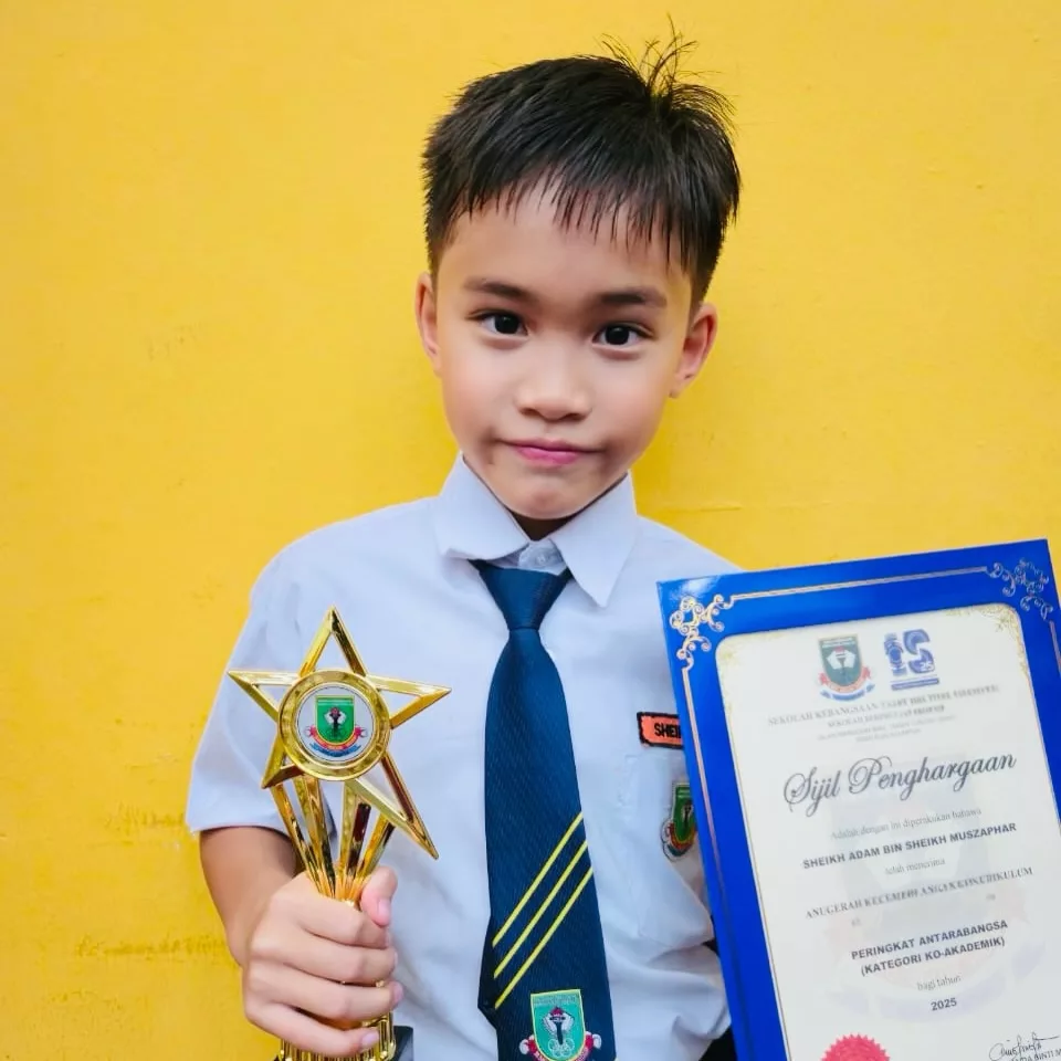 “Daddy Sangat Bangga Dengan Kamu Semua” –Dr Sheikh Muszaphar Syukur Kejayaan Anak-Anak Di Sekolah 10 “Daddy Sangat Bangga Dengan Kamu Semua” –Dr Sheikh Muszaphar Syukur Kejayaan Anak-Anak Di Sekolah