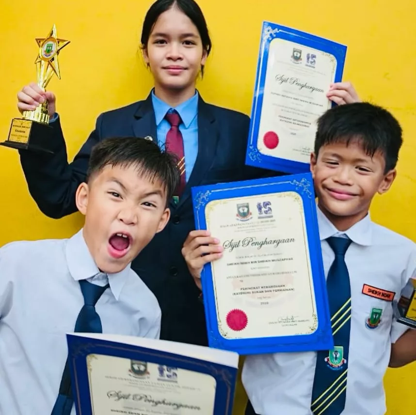 “Daddy Sangat Bangga Dengan Kamu Semua” –Dr Sheikh Muszaphar Syukur Kejayaan Anak-Anak Di Sekolah 8 “Daddy Sangat Bangga Dengan Kamu Semua” –Dr Sheikh Muszaphar Syukur Kejayaan Anak-Anak Di Sekolah