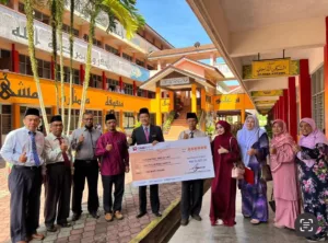 Ayunie Osman Raih Sejuta Pertama Usia 18 Tahun, Derma RM50,000 Kepada Sekolah Inspirasi Anak Muda Berjaya