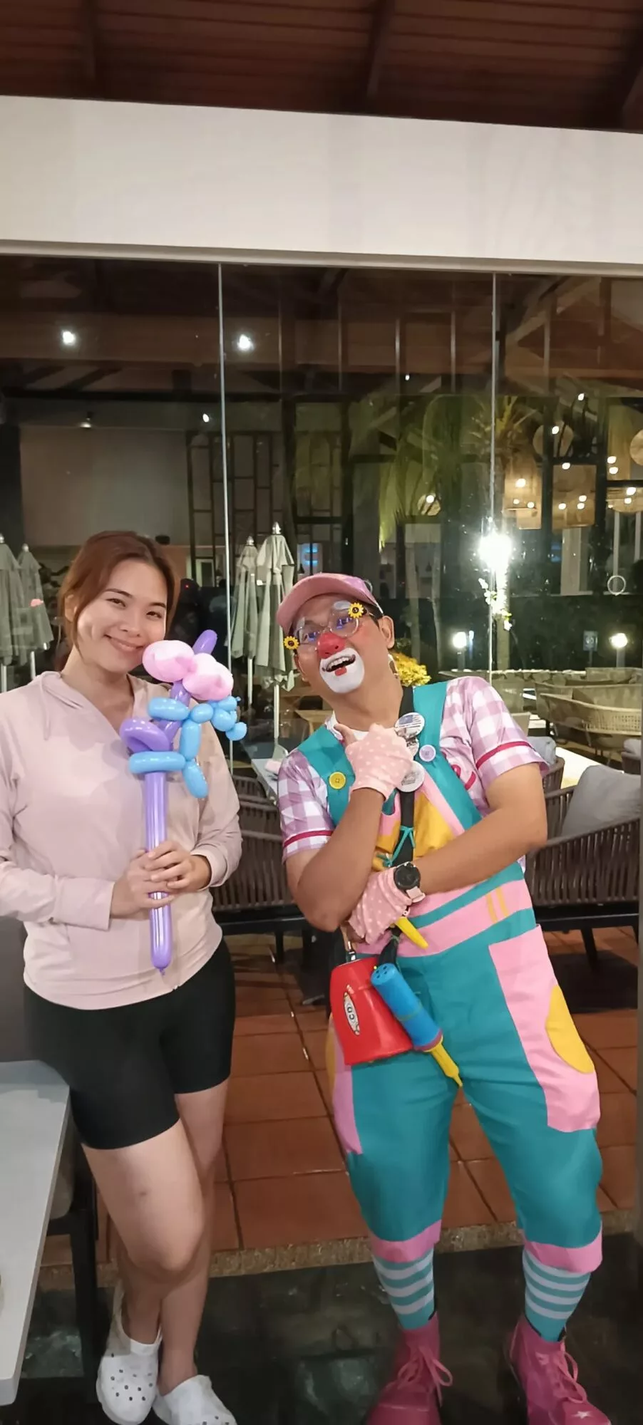 Di Sebalik Senyuman Badut, Tersimpan Pengorbanan Seorang Ayah Demi Anak