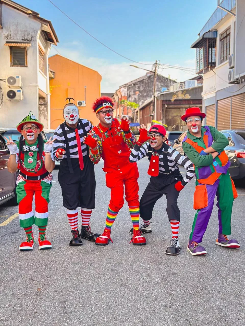 Di Sebalik Senyuman Badut, Tersimpan Pengorbanan Seorang Ayah Demi Anak