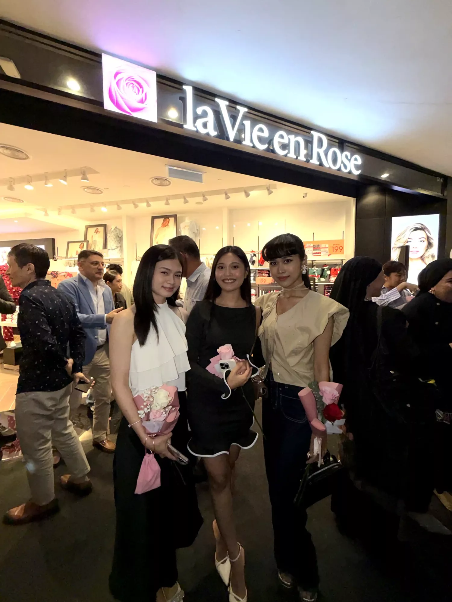 Finalis Dewi Remaja 2025 Raikan Semangat ‘Girl Power’ Di Pembukaan Stor Pertama La Vie En Rose Di Malaysia