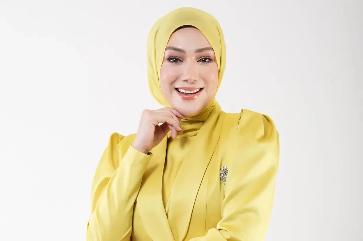 Erra Fazira Nikah 12 Disember, Bakal Tamatkan Zaman Solo Pada Usia 51 Tahun