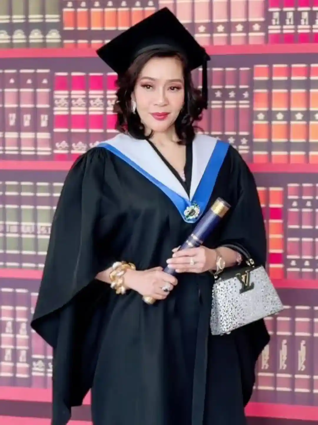 Ifa Raziah Buktikan Usia Bukan Penghalang, Raih Ijazah TVET Di USIM Pada Usia 50 Tahun!