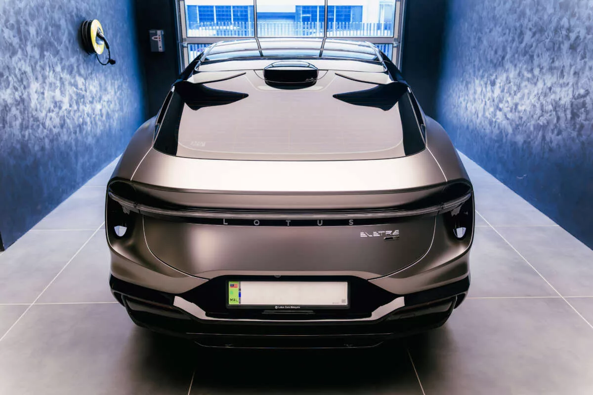 Adam Shamil Cipta Sejarah, Dinobat Pemilik Lotus Eletre Termuda Malaysia!