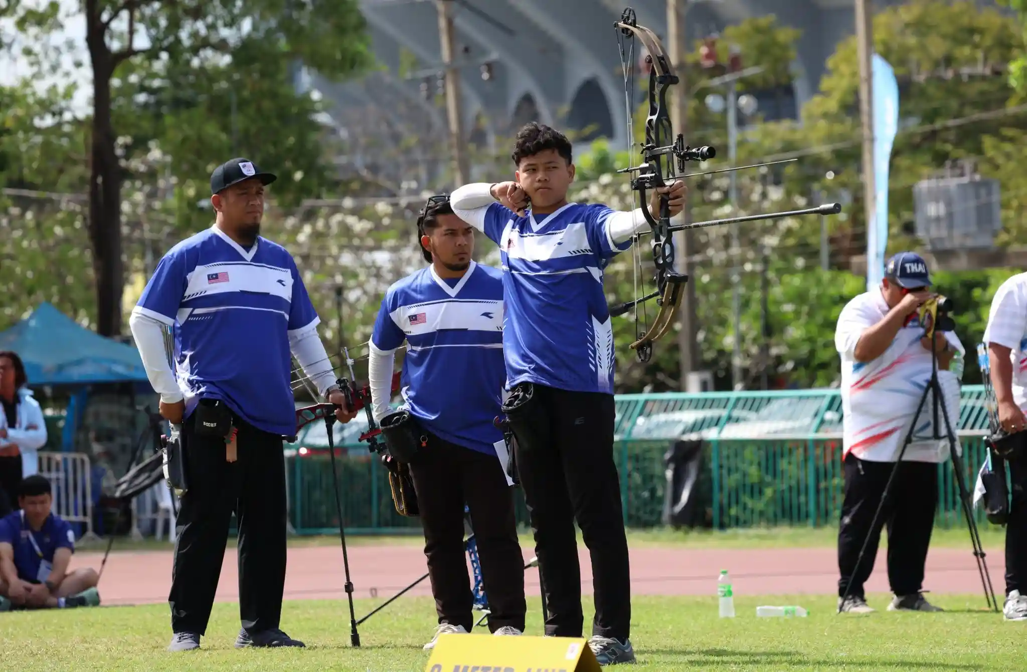 Angin Kencang Bukan Halangan! Skuad Memanah Compound Lelaki Negara Raih Emas Di Sukan SEA 2025