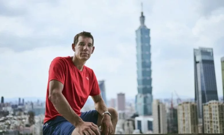 Alex Honnold Cipta Sejarah Free Solo Di Taipei 101 Tanpa Tali Keselamatan