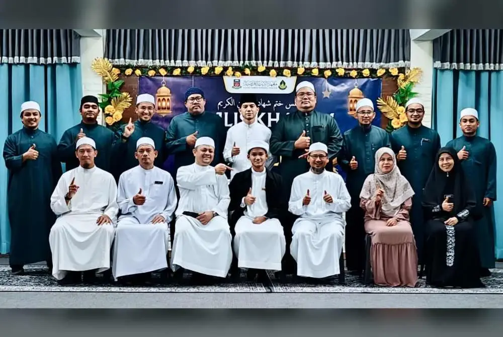 Dibesarkan Dengan Didikan Agama, Pelajar Maahad Ini Hafaz 30 Juzuk Al-Quran Dalam Masa Sehari