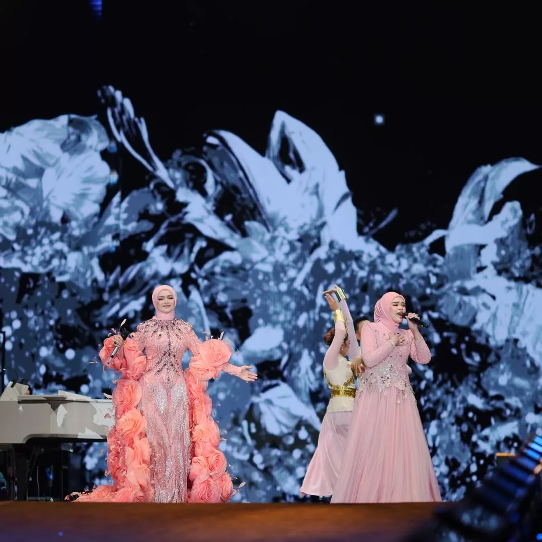 Siti Nurhaliza Cipta Sejarah, Lebih 65,000 Peminat Gegarkan SNBJ! 31 Siti Nurhaliza Cipta Sejarah, Lebih 65,000 Peminat Gegarkan SNBJ!