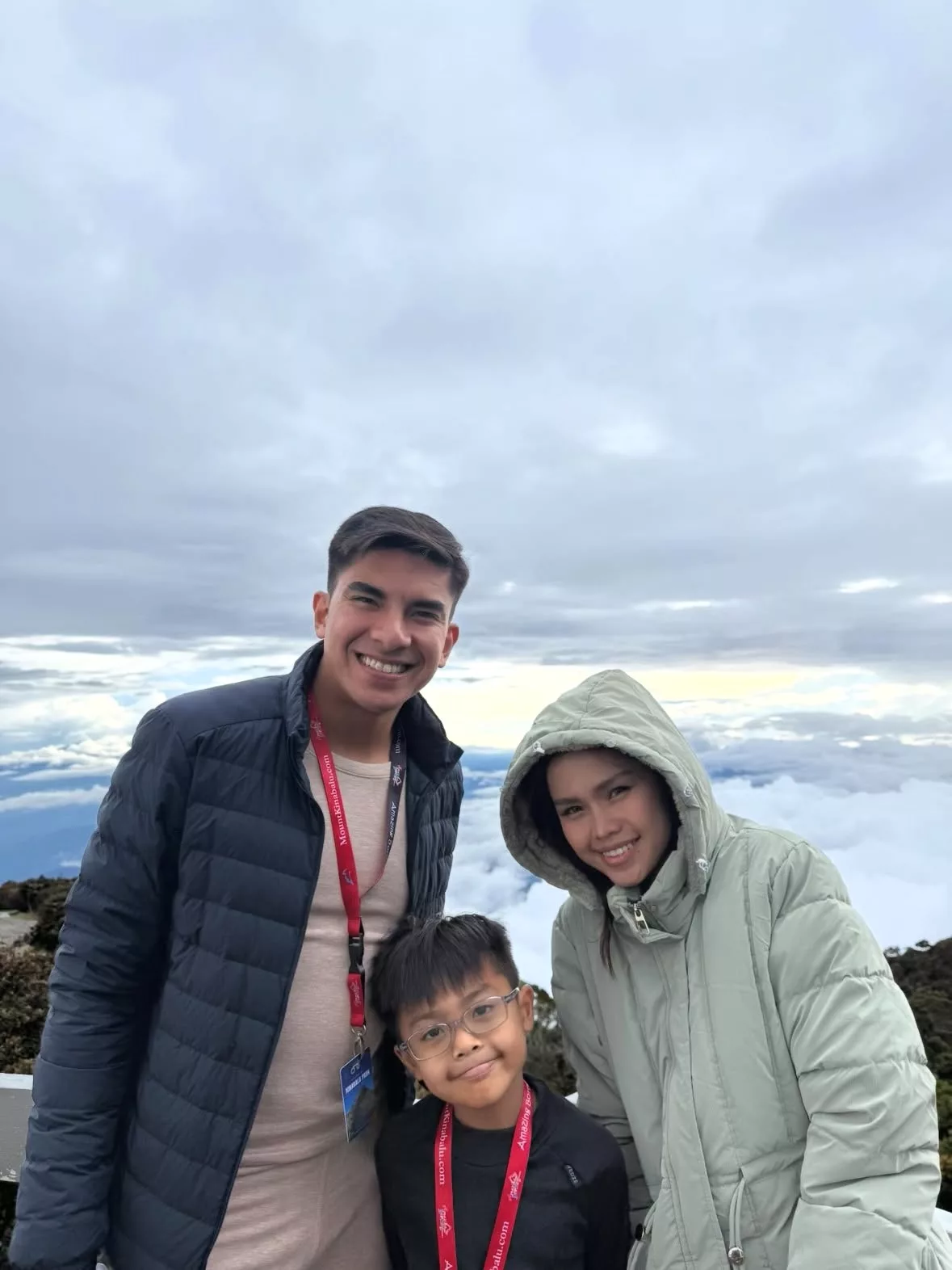 Hebatnya IronKid Ayden! Baru 8 Tahun Dah Mendaki Gunung Kinabalu Bersama Bella Astillah & Syed Saddiq
