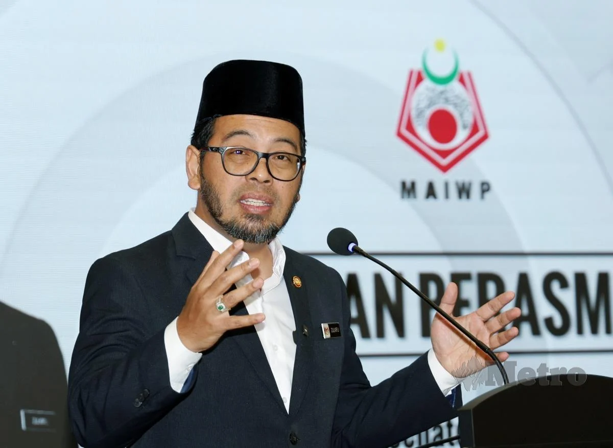 Terima Kritikan Warganet, Dr Zulkifli Minta Orang Ramai Rujuk Jawapan Penuh Parlimen Isu LGBT 7 Terima Kritikan Warganet, Dr Zulkifli Minta Orang Ramai Rujuk Jawapan Penuh Parlimen Isu LGBT