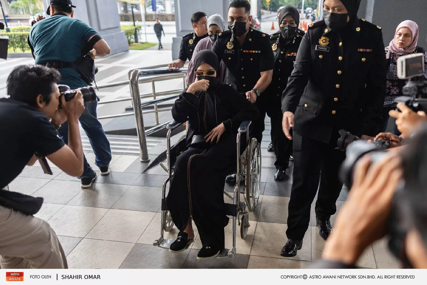 Beg Mewah Isteri Bekas PTD Curi Perhatian, Anggaran Harga Cecah RM15,000 Buat Warganet Terkejut