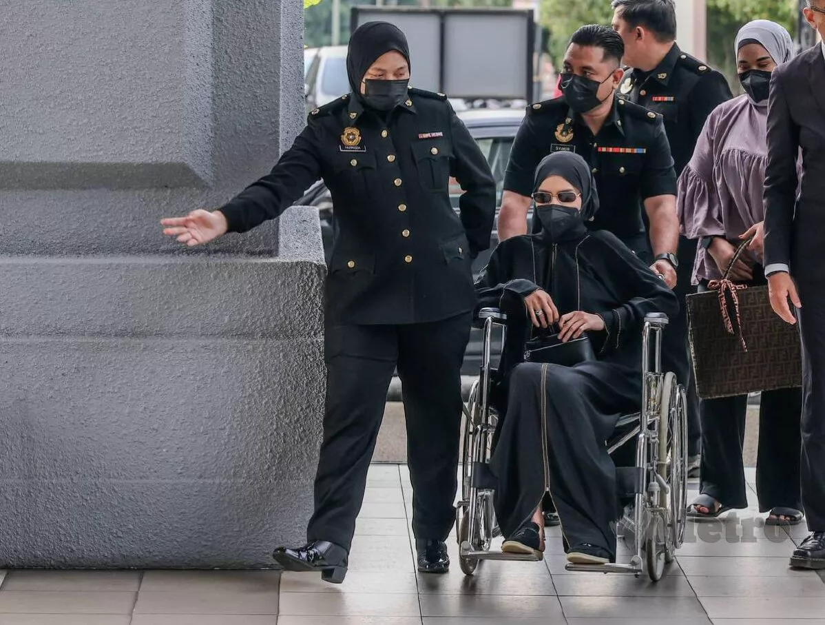 Beg Mewah Isteri Bekas PTD Curi Perhatian, Anggaran Harga Cecah RM15,000 Buat Warganet Terkejut