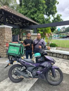 Rezeki Milik Allah, Kisah Menyentuh Hati Brother Minyak Hitam Jalanan Bantu Rider Hingga Undang Sebak