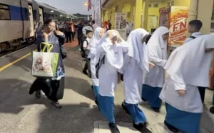 Bangun Seawal 3.30 Pagi, Perjuangan Seorang Guru Ini Buat Ramai Tersentuh