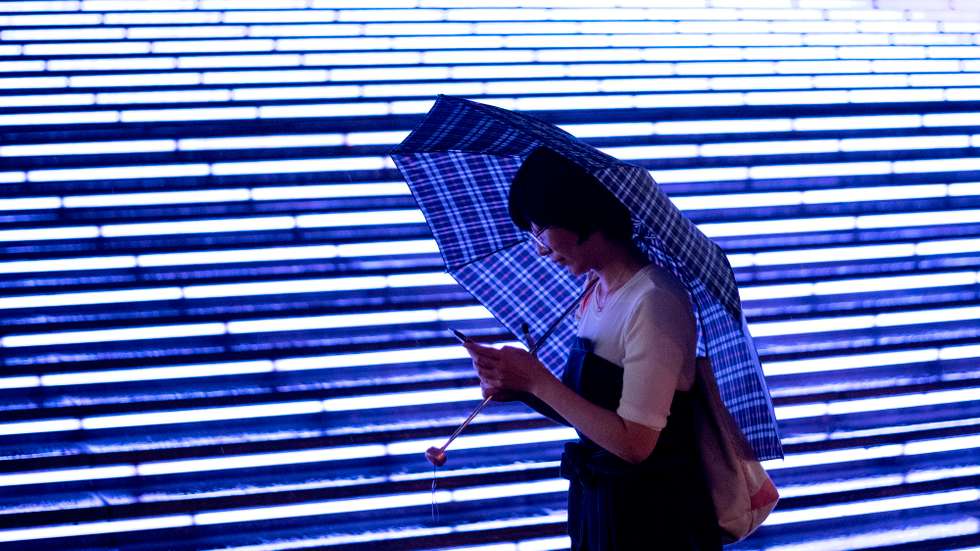 Kena ‘Check-In’ Untuk Hidup! Aplikasi Keselamatan Tular Ini Jadi Peneman Golongan Solo Di China