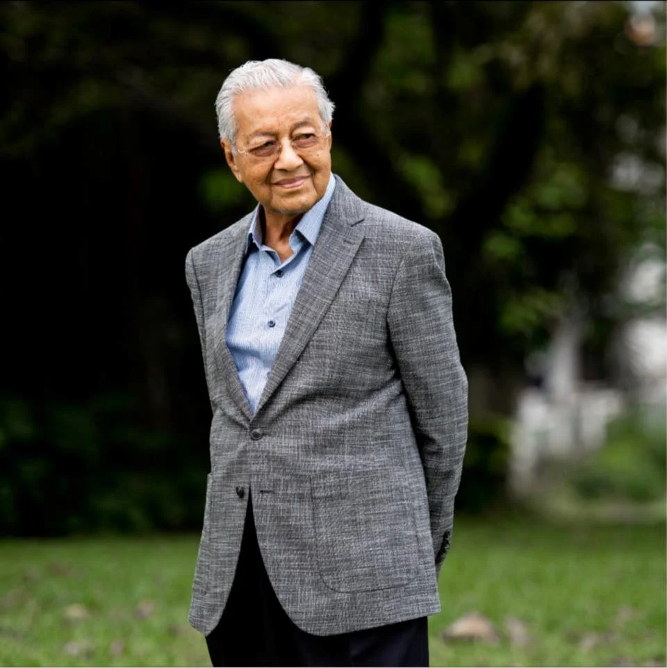 Tun Mahathir Cedera Di Bahagian Kanan Pinggul, Bakal Jalani Rawatan Beberapa Minggu