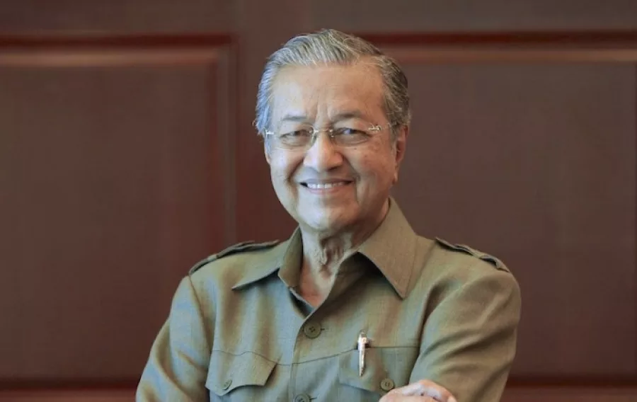 Tun Mahathir Cedera Di Bahagian Kanan Pinggul, Bakal Jalani Rawatan Beberapa Minggu