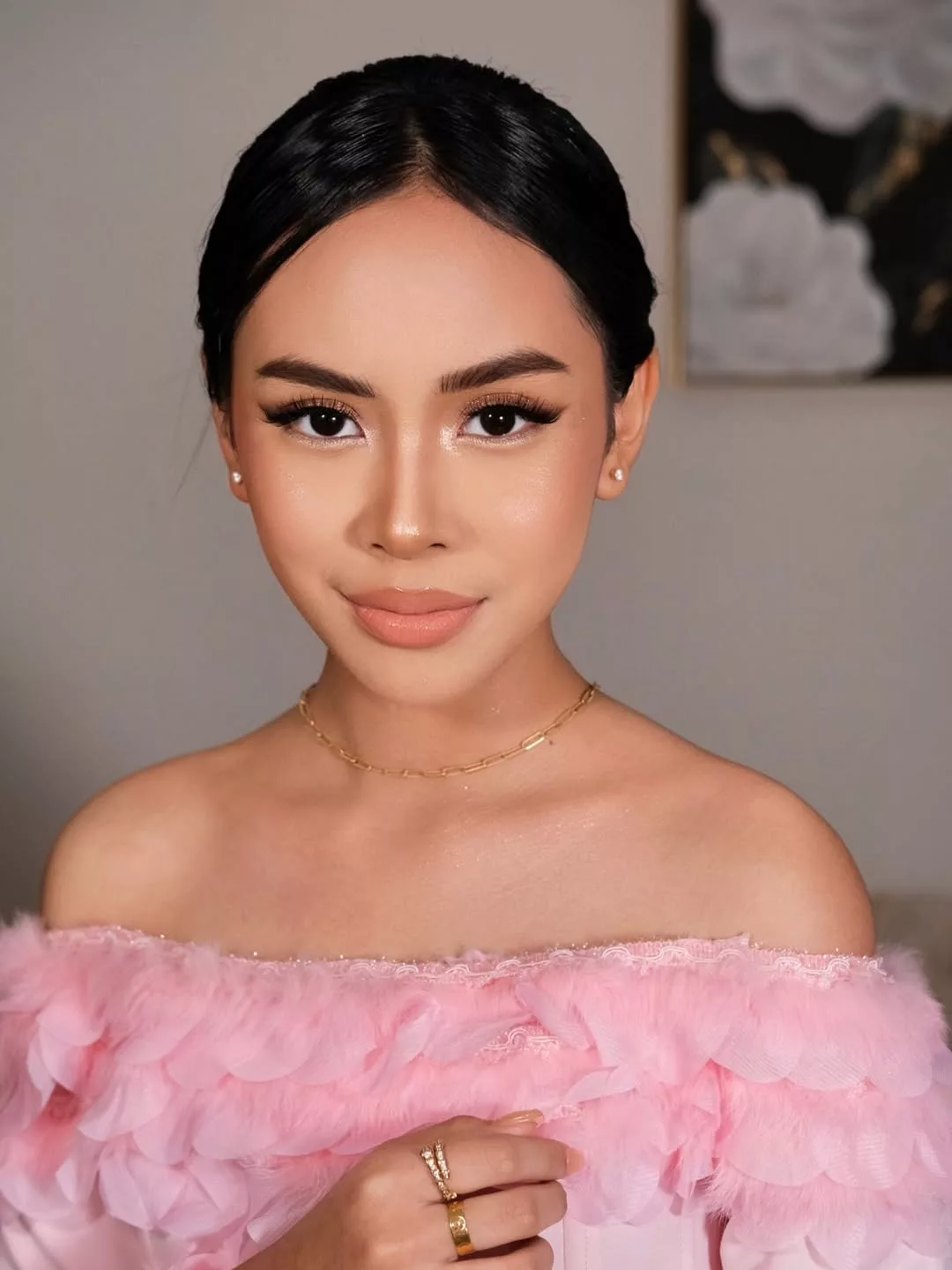 Penampilan Thalita Undang Teguran Netizen, Gaun Dedah Bahu Jadi Perhatian