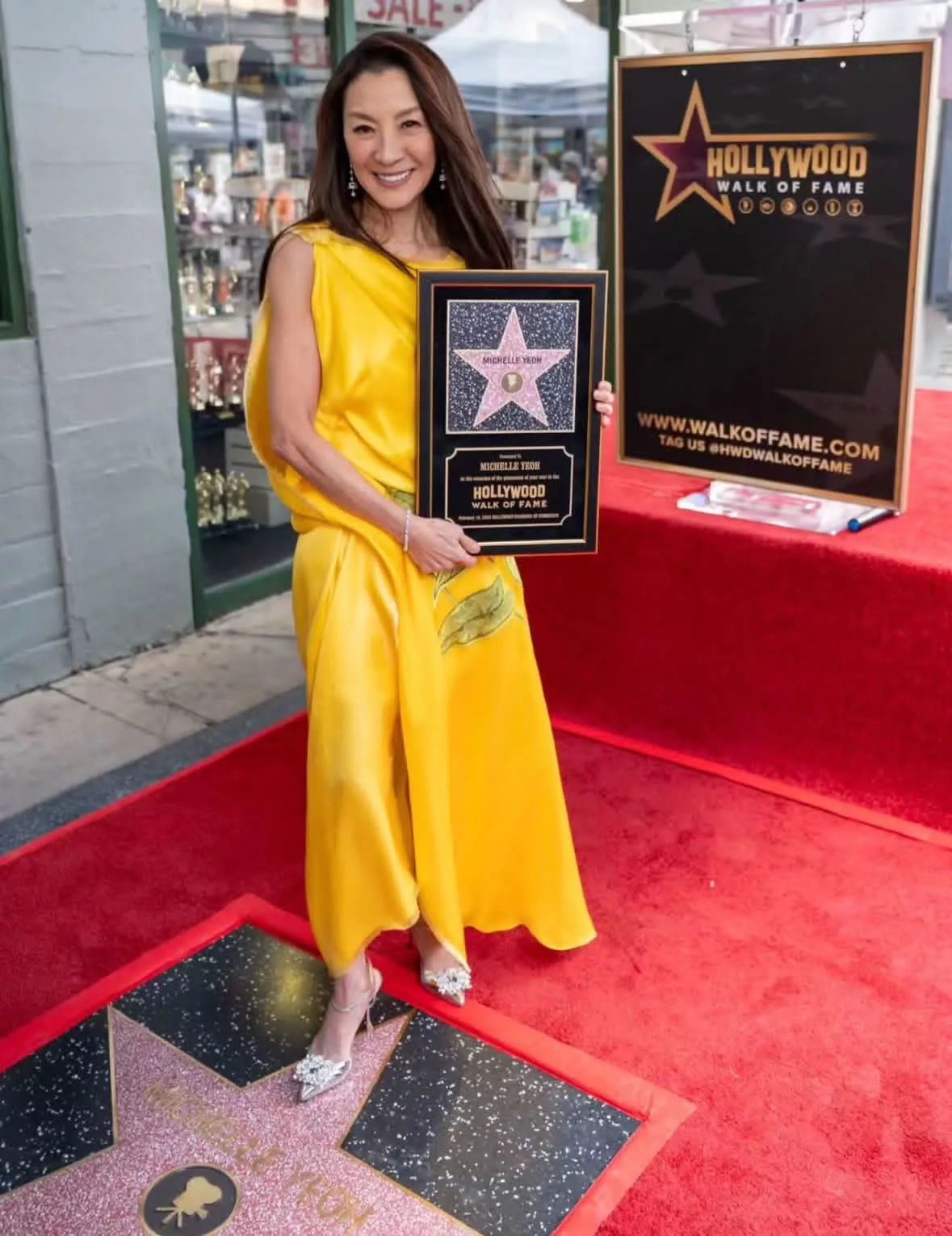 Bintang Malaysia Ukir Nama Di Hollywood Walk Of Fame, Satu Lagi Detik Bersejarah Michelle Yeoh 10 Bintang Malaysia Ukir Nama Di Hollywood Walk Of Fame, Satu Lagi Detik Bersejarah Michelle Yeoh