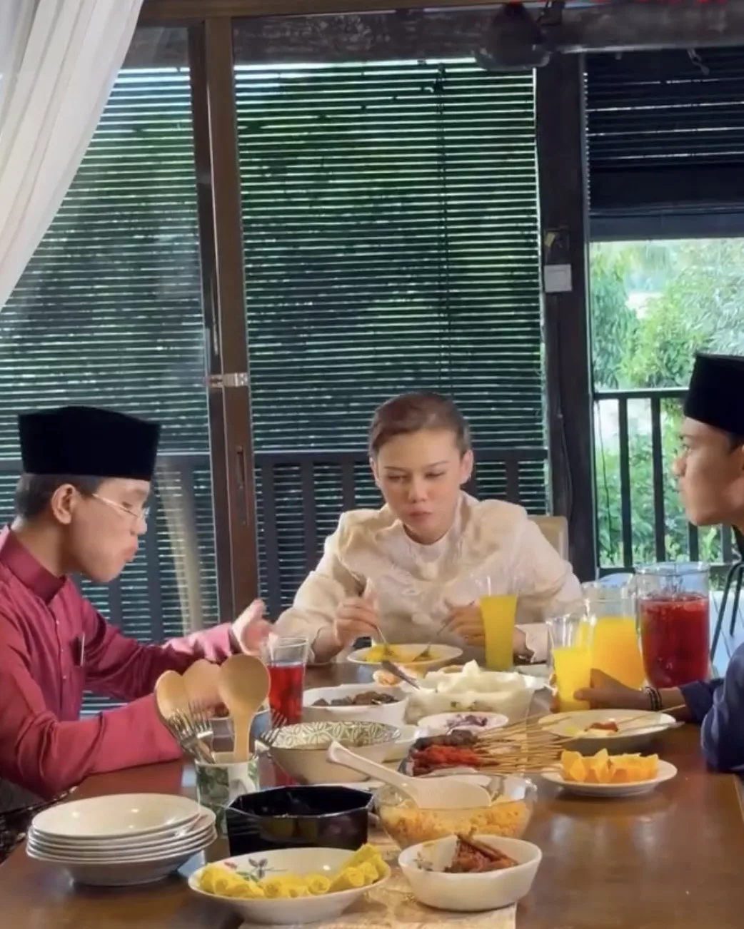 Trio Mut Lancar Lagu Raya “Dentam Dentum Raya”, Oddah Bawa Bahagian Rap!