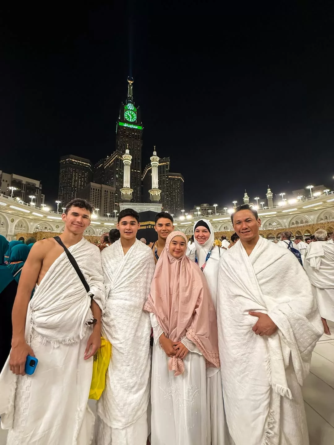 “Dekat Sini Lainlah ‘Feeling’ Dia,” Johan Ghazali Syukuri Peluang Umrah Pertama Bersama Keluarga