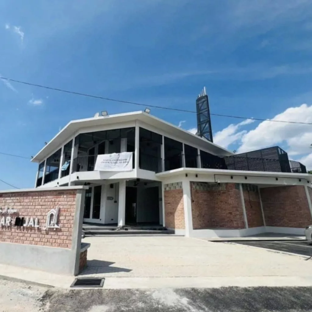 Rizalman Ibrahim Rasmikan Surau Ar-Rijal yang Dibina Hasil Sumbangan Orang Ramai