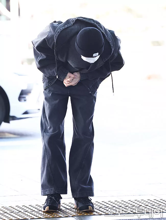 Peminat Naik Angin Selepas Byeon Woo-seok ‘Ditekan’ Wartawan Gara-Gara Pelitup Muka