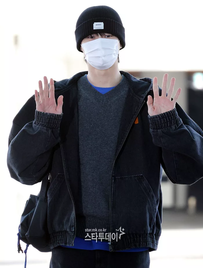 Peminat Naik Angin Selepas Byeon Woo-seok ‘Ditekan’ Wartawan Gara-Gara Pelitup Muka