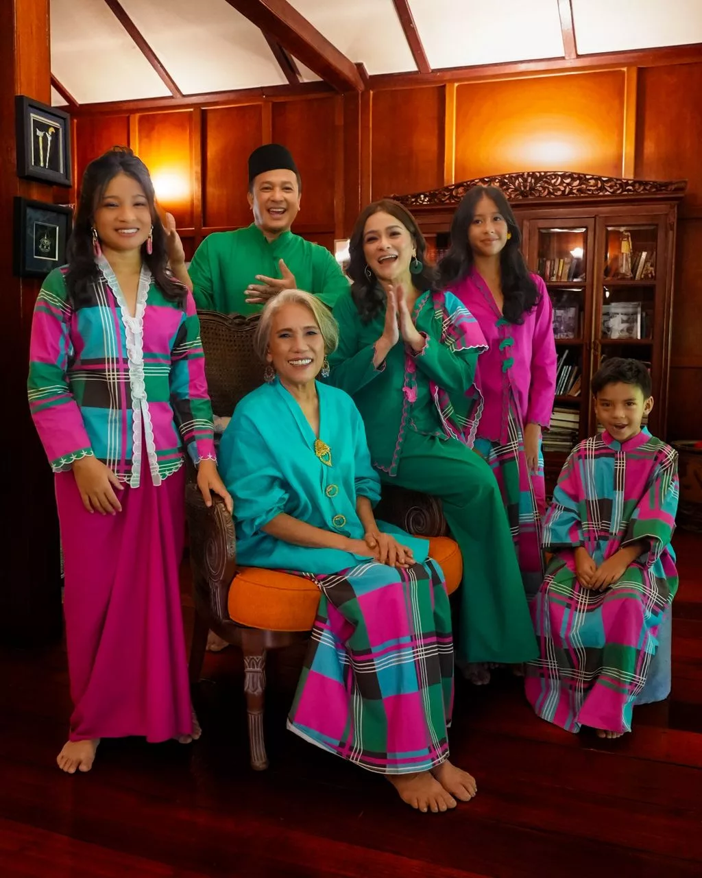 SYOMSZ Suntik Nafas Baharu Buat Penggemar Motif Kain Pelikat Di Pagi Raya Menerusi “Dah Ready?”