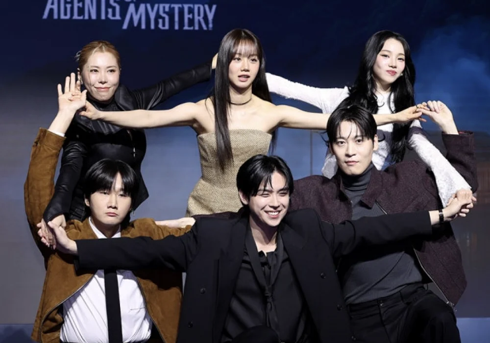 Dituduh ‘Usap’ Tangan Karina Aespa Ketika Bergambar, Pelakon Kim Dohoon Mohon Maaf & Jelaskan Situasi Sebenar 7 Dituduh ‘Usap’ Tangan Karina Aespa Ketika Bergambar, Pelakon Kim Dohoon Mohon Maaf & Jelaskan Situasi Sebenar