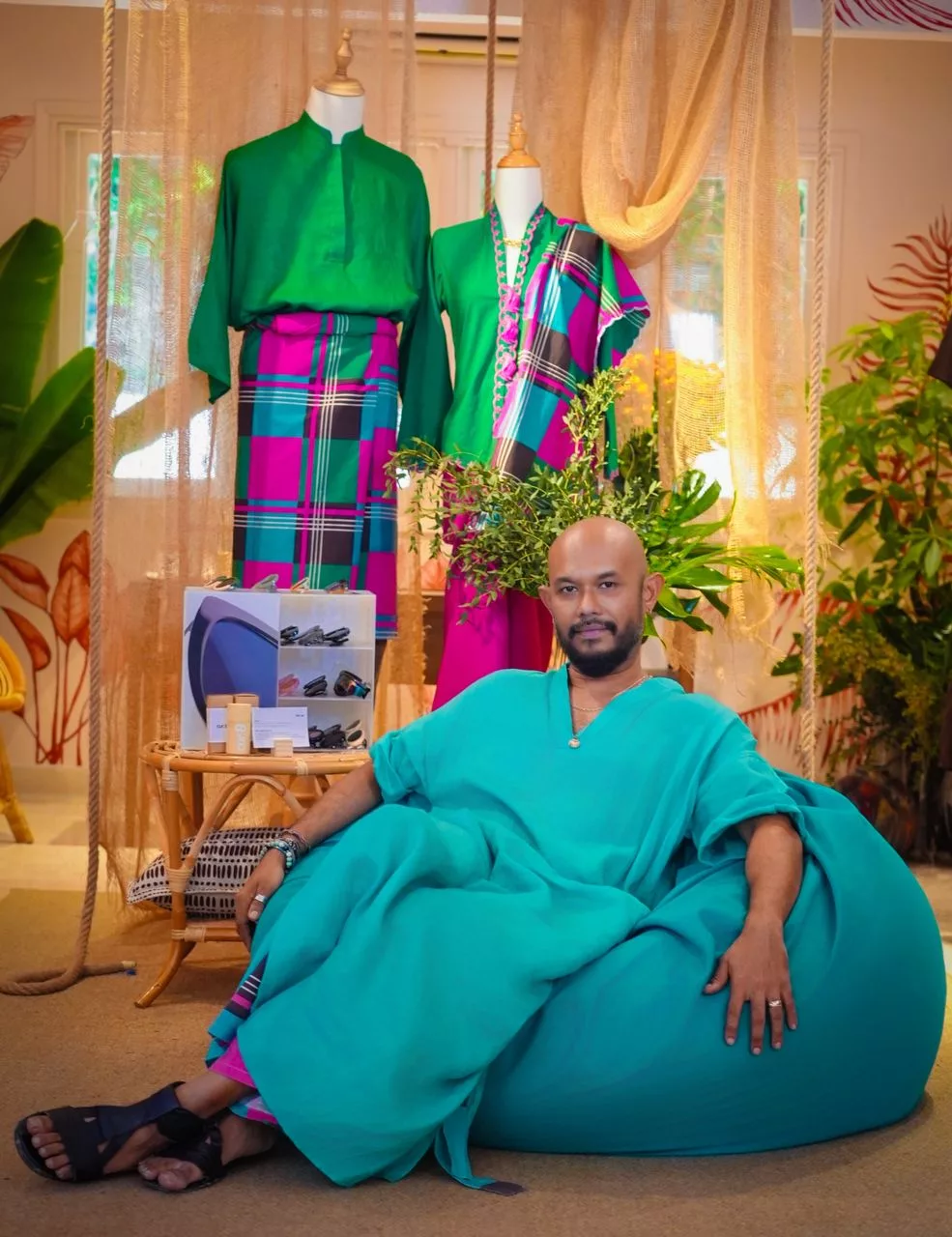 SYOMSZ Suntik Nafas Baharu Buat Penggemar Motif Kain Pelikat Di Pagi Raya Menerusi “Dah Ready?”