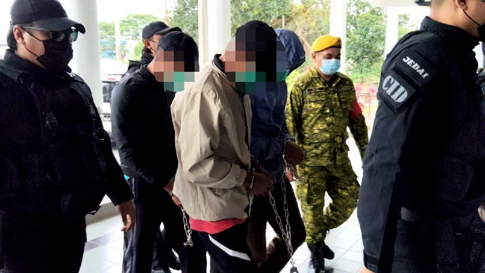 Tragedi Syamsul Haris: “Siang Malam Jaga Kadet...” 3 Jurulatih PALAPES UTM Mengaku Tidak Bersalah 5 Tragedi Syamsul Haris: “Siang Malam Jaga Kadet…” 3 Jurulatih PALAPES UTM Mengaku Tidak Bersalah