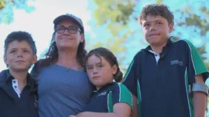 Remaja 13 Tahun Selamatkan Keluarga, Berenang 4 Jam Lawan Ombak Demi Nyawa